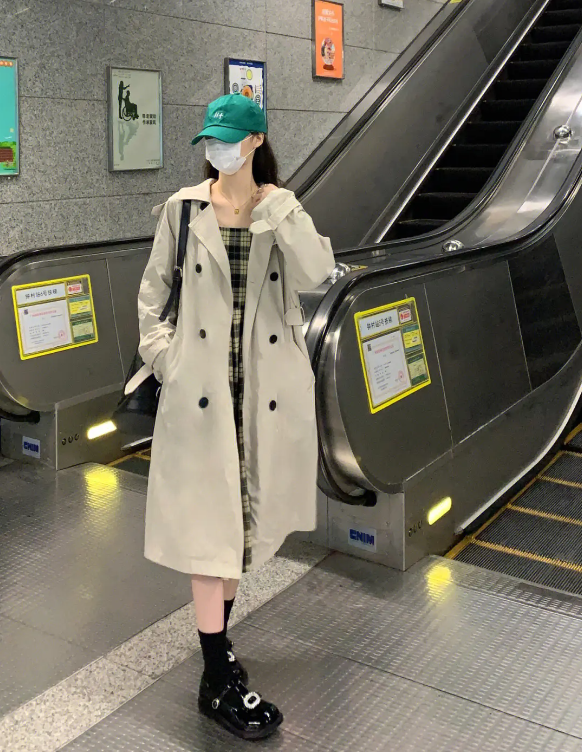 大衣配棒球帽